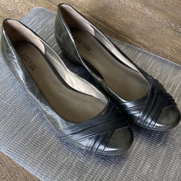 Kenneth Cole Reaction flats 9 - Picture 1 of 6
